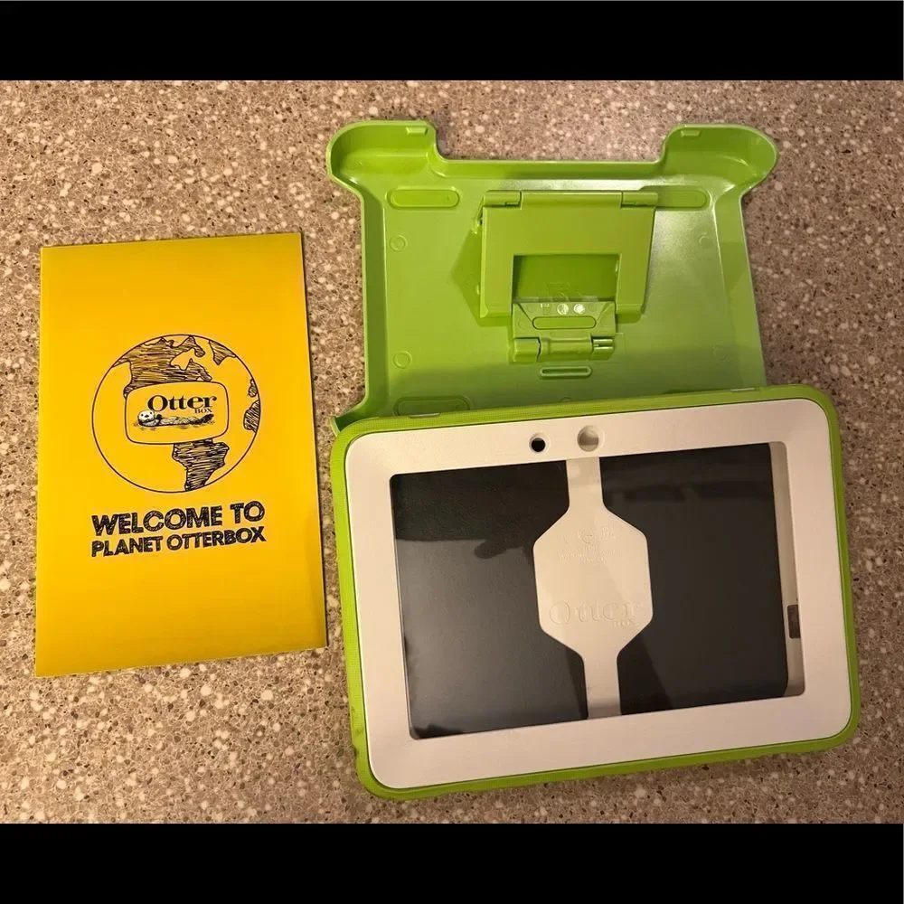 9 inch ~ Otterbox E-Reader / Tablet Case + Stand ~ EUC